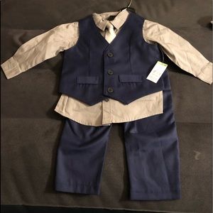 Toddler boys 18 month 4piece suit (New with tags)